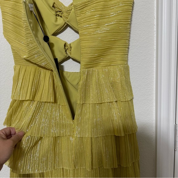 Gianni Bini
Grace Metallic Plisse Sweetheart Neck
Cut-Out Tiered Dress - Picture 11 of 13